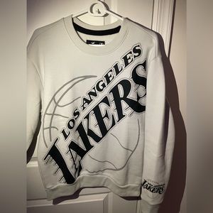Holister fleece crewneck with the Los Angeles lakers being spread in the front